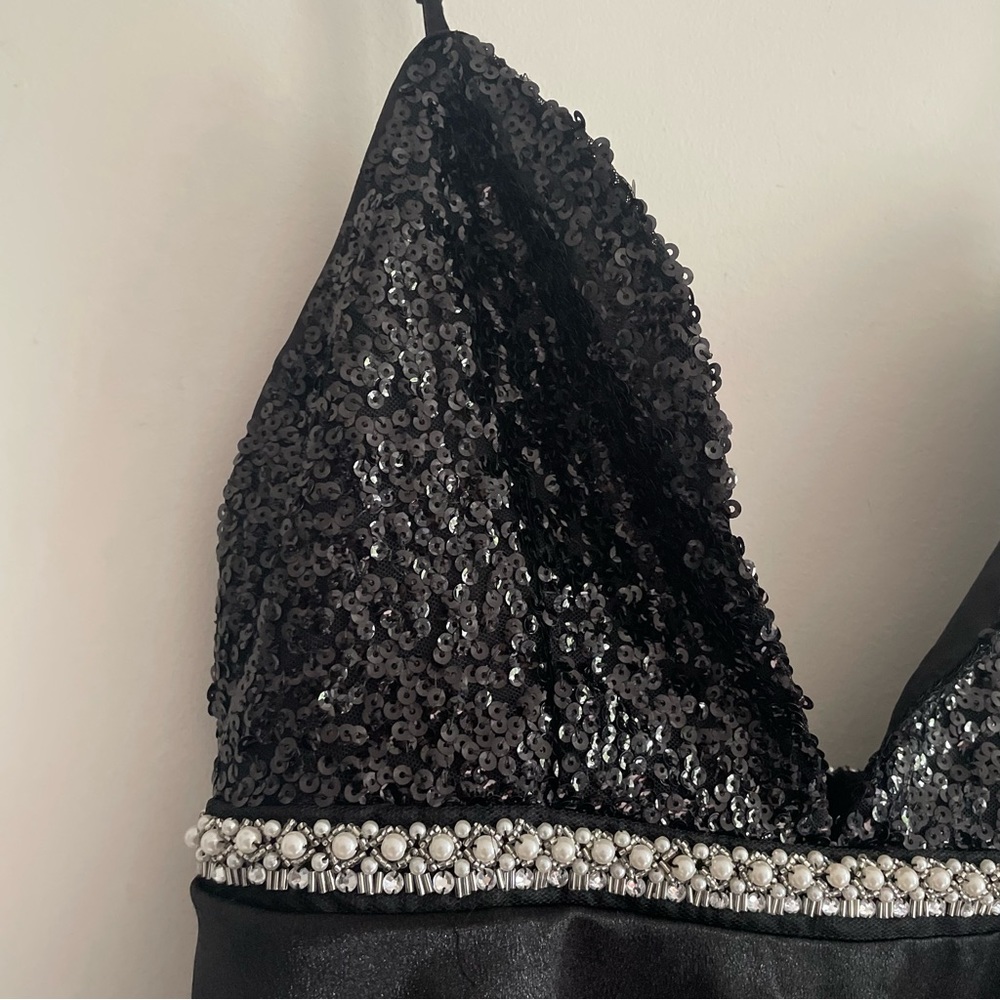 NWT Lulu’s Black Dress Sequined Tiered Plunge LBD Mini Size Small - Picture 3 of 9